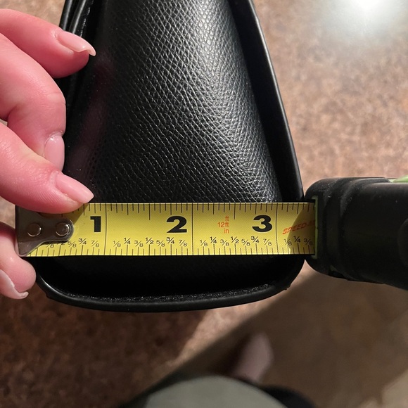 DKNY BLACK AND GOLD CROSSBODY HANDBAG - Picture 9 of 12